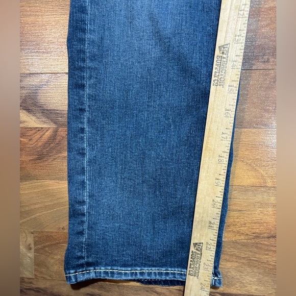 Vigoss Women’s Capri Jeans Size 14 Heritage Fit Dark Wash Embroidered Pockets - Picture 3 of 6